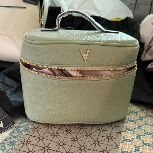 V Green Cosmetic Bag - Picture 1 of 3